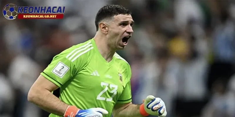 Thủ môn Emiliano Martinez nhận được nhiều sự quan tâm từ các đội bóng lớn Thủ môn Emiliano Martinez nhận được nhiều sự quan tâm từ các đội bóng lớn